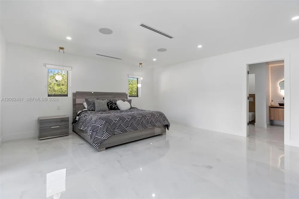 12425 SW 226th St Miami, FL 33170