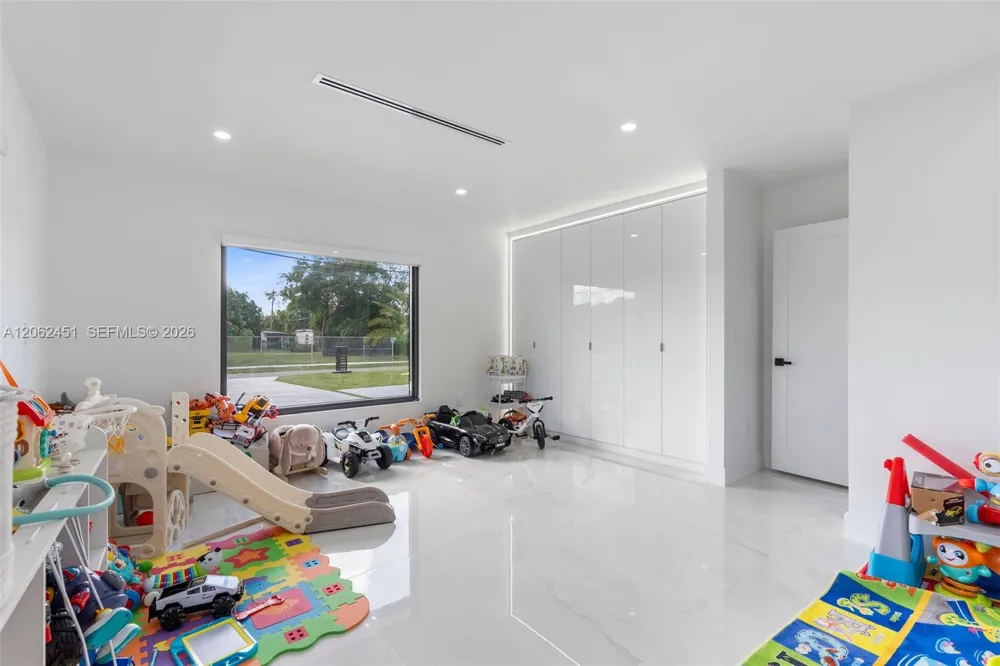 12425 SW 226th St Miami, FL 33170