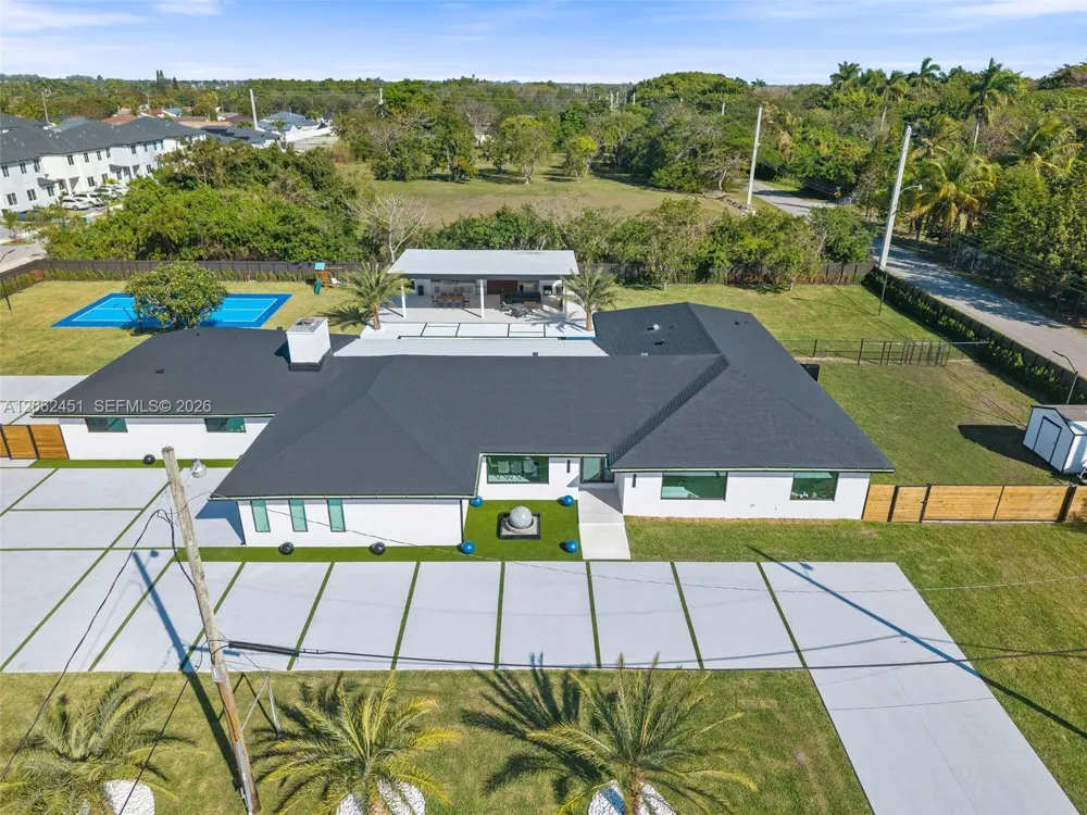 12425 SW 226th St Miami, FL 33170