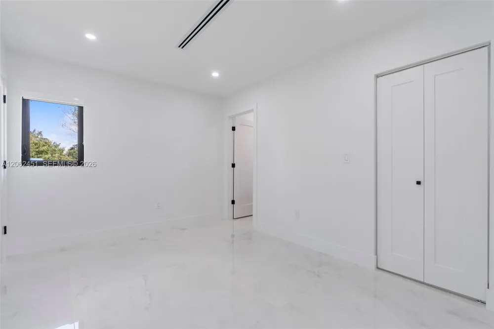 12425 SW 226th St Miami, FL 33170