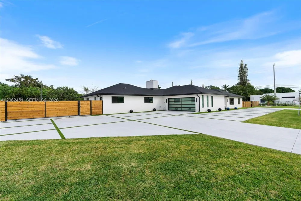 12425 SW 226th St Miami, FL 33170