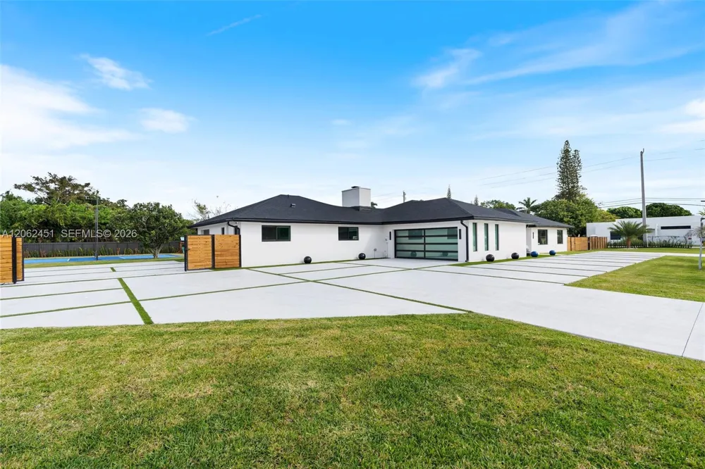 12425 SW 226th St Miami, FL 33170