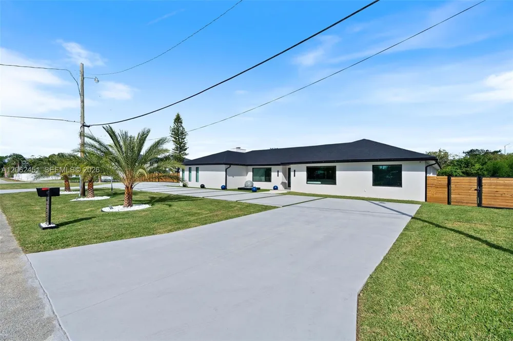 12425 SW 226th St Miami, FL 33170