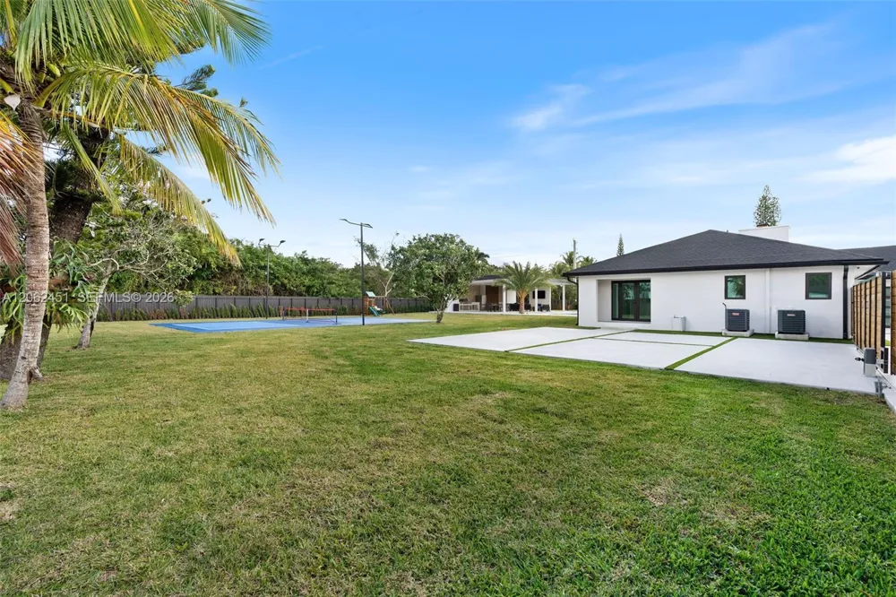12425 SW 226th St Miami, FL 33170