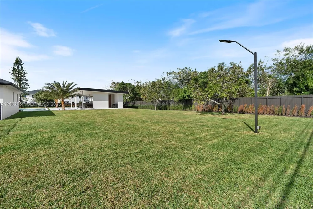 12425 SW 226th St Miami, FL 33170