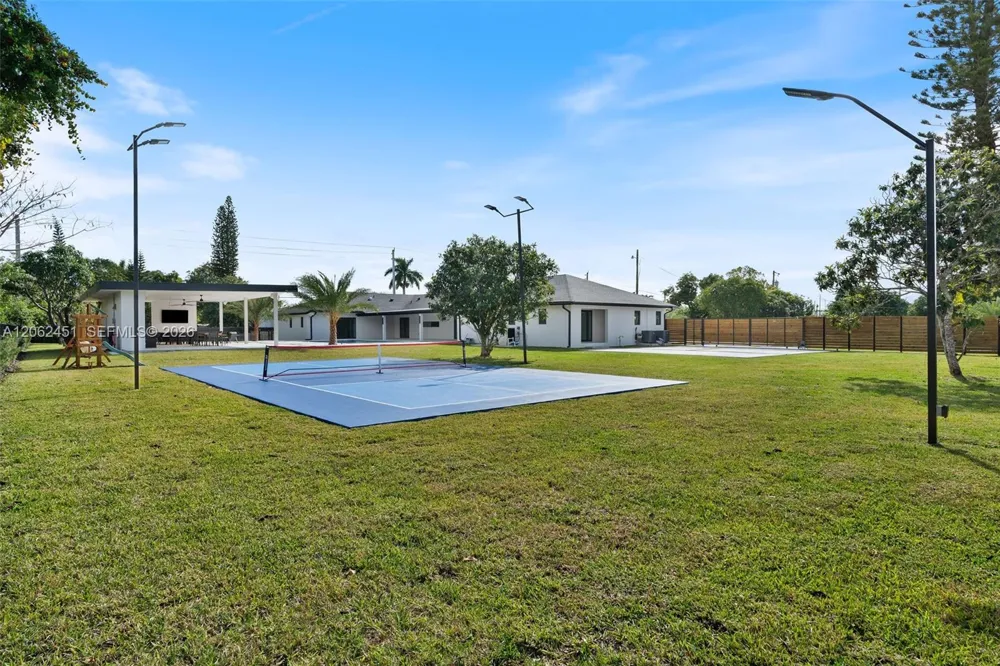 12425 SW 226th St Miami, FL 33170