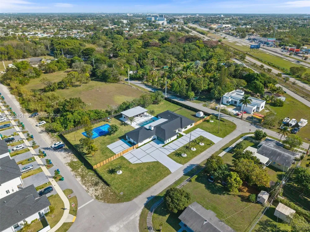 12425 SW 226th St Miami, FL 33170