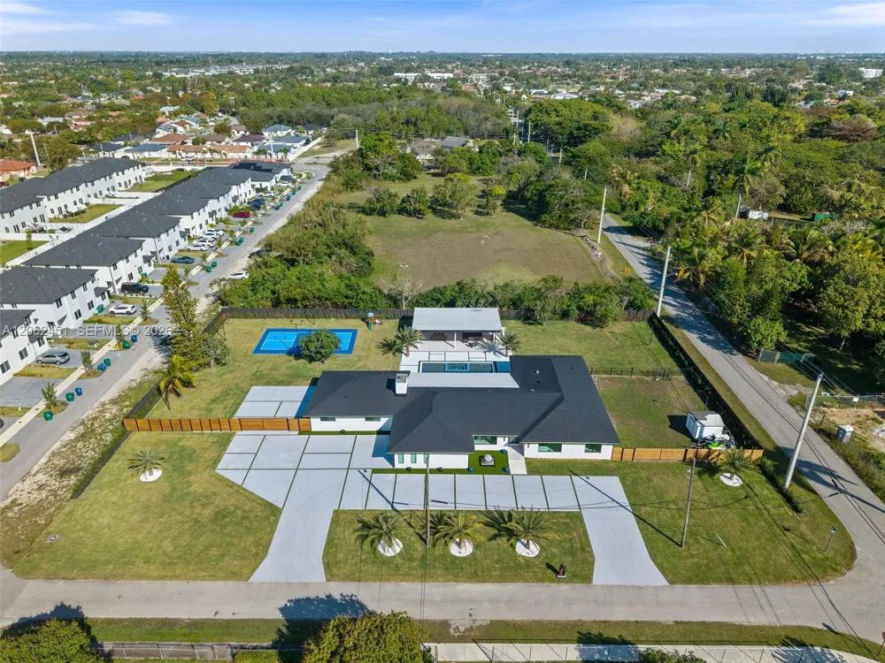 12425 SW 226th St Miami, FL 33170