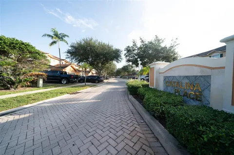 6453 Catalina Ln