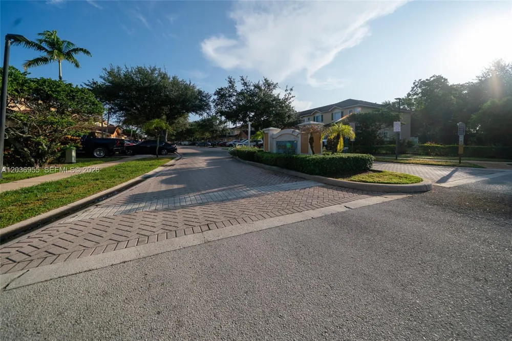 6453 Catalina Ln Tamarac, FL 33321