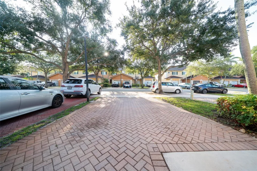 6453 Catalina Ln Tamarac, FL 33321