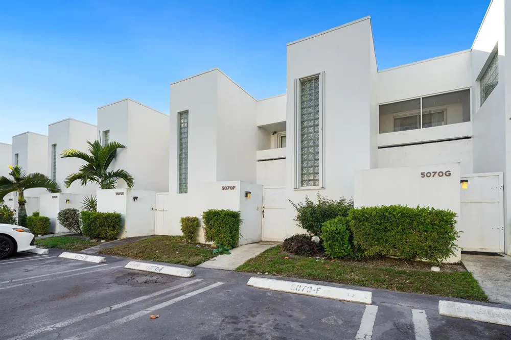 5070 Elmhurst Road #F West Palm Beach, FL 33417