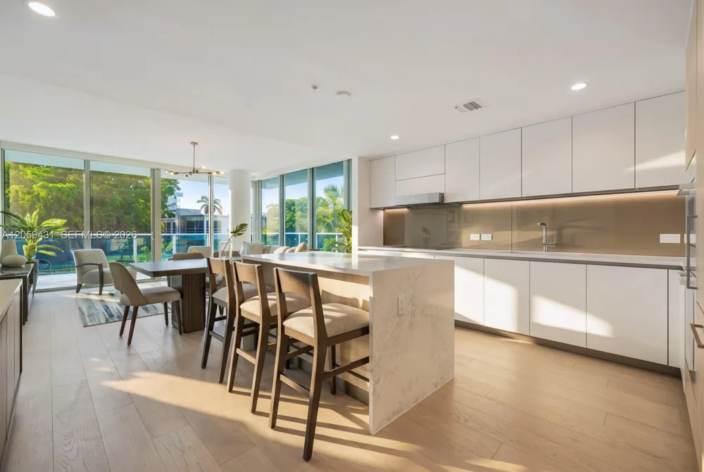 9221 E Bay Harbor Drive #212 Bay Harbor Islands, FL 33154