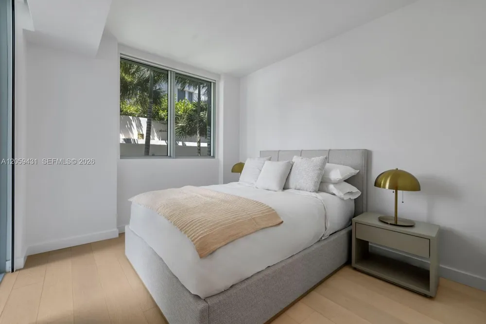 9221 E Bay Harbor Drive #212 Bay Harbor Islands, FL 33154