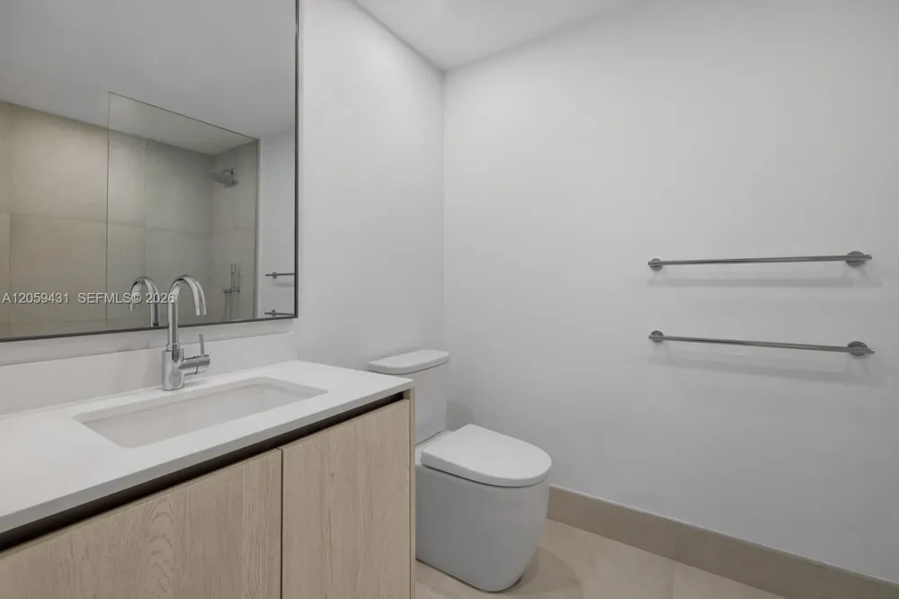 9221 E Bay Harbor Drive #212 Bay Harbor Islands, FL 33154