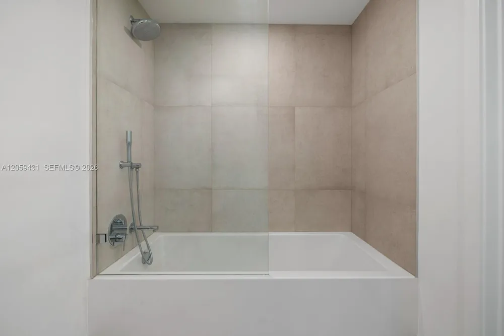 9221 E Bay Harbor Drive #212 Bay Harbor Islands, FL 33154