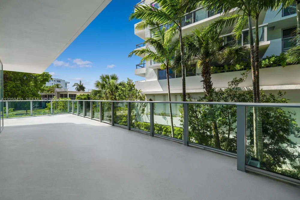 9221 E Bay Harbor Drive #212 Bay Harbor Islands, FL 33154