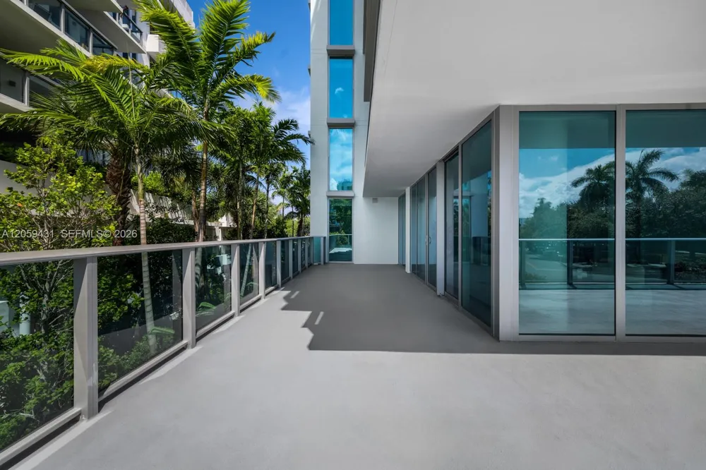 9221 E Bay Harbor Drive #212 Bay Harbor Islands, FL 33154