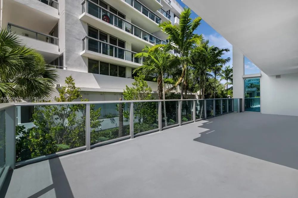 9221 E Bay Harbor Drive #212 Bay Harbor Islands, FL 33154