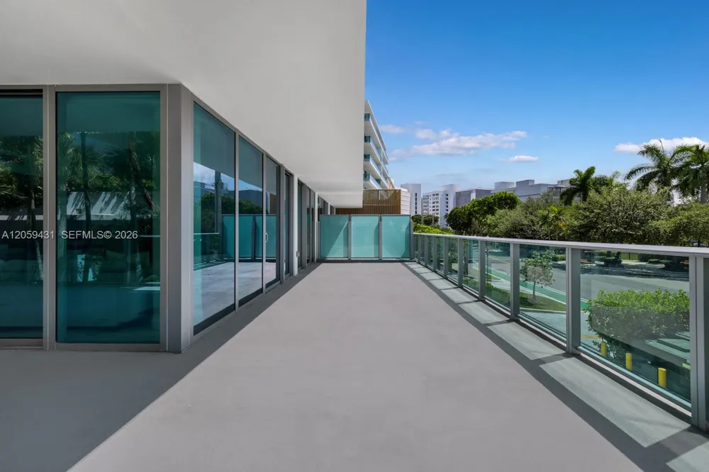 9221 E Bay Harbor Drive #212 Bay Harbor Islands, FL 33154