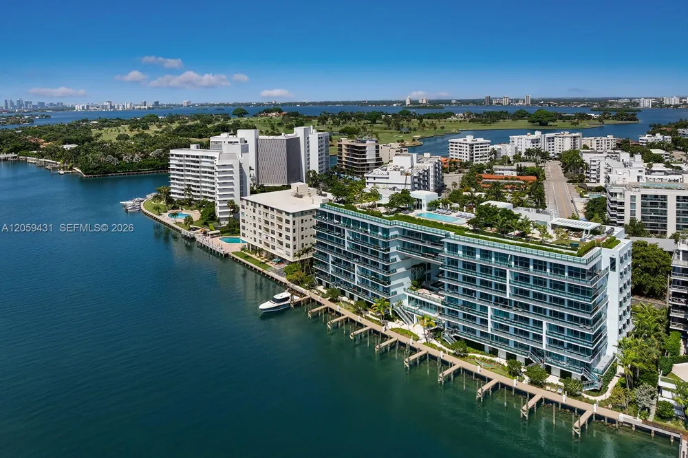 9221 E Bay Harbor Drive #212 Bay Harbor Islands, FL 33154