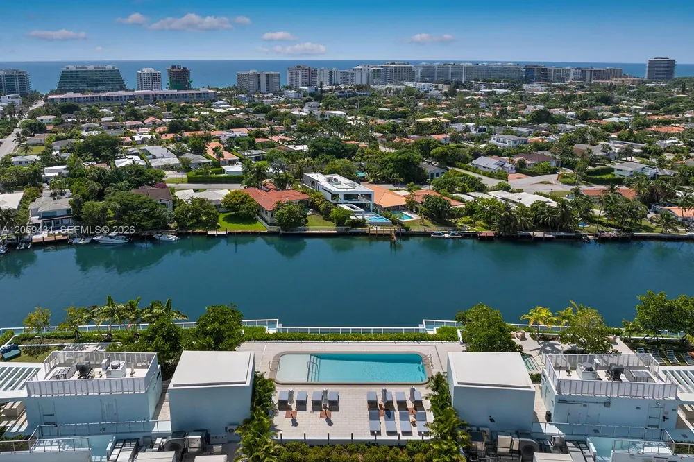 9221 E Bay Harbor Drive #212 Bay Harbor Islands, FL 33154