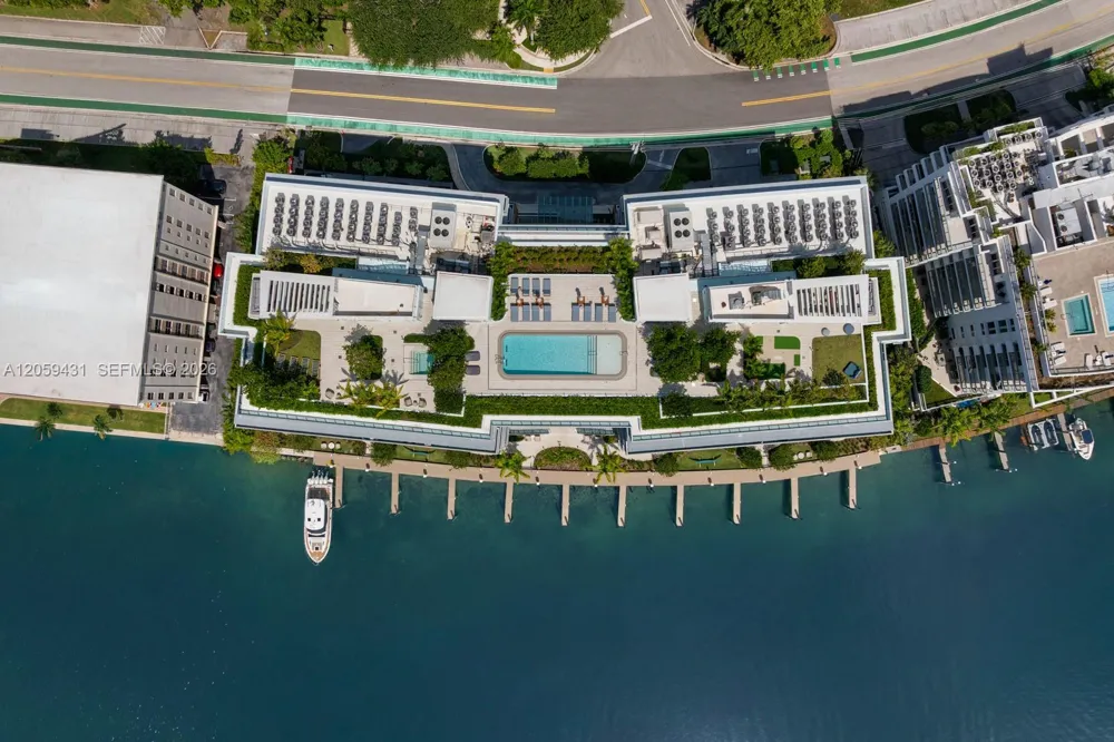 9221 E Bay Harbor Drive #212 Bay Harbor Islands, FL 33154