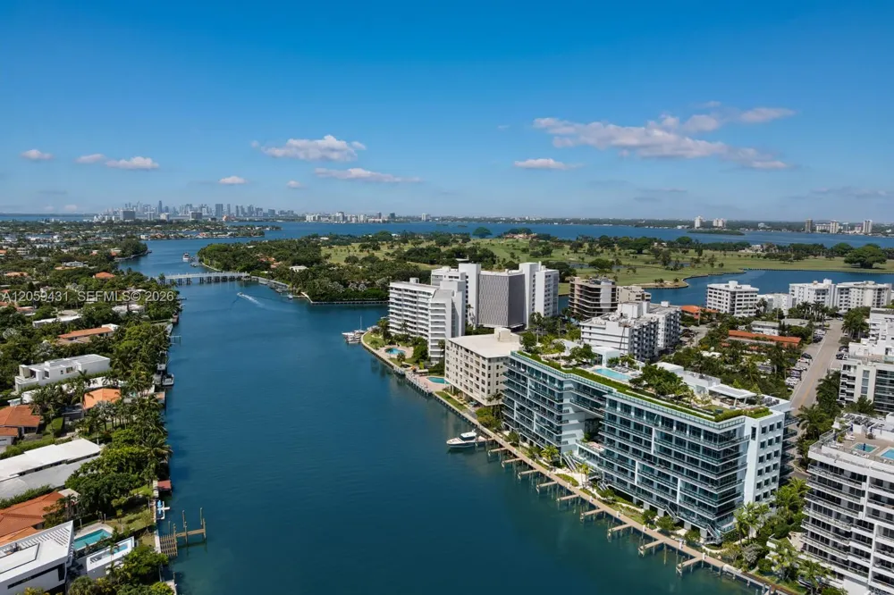 9221 E Bay Harbor Drive #212 Bay Harbor Islands, FL 33154