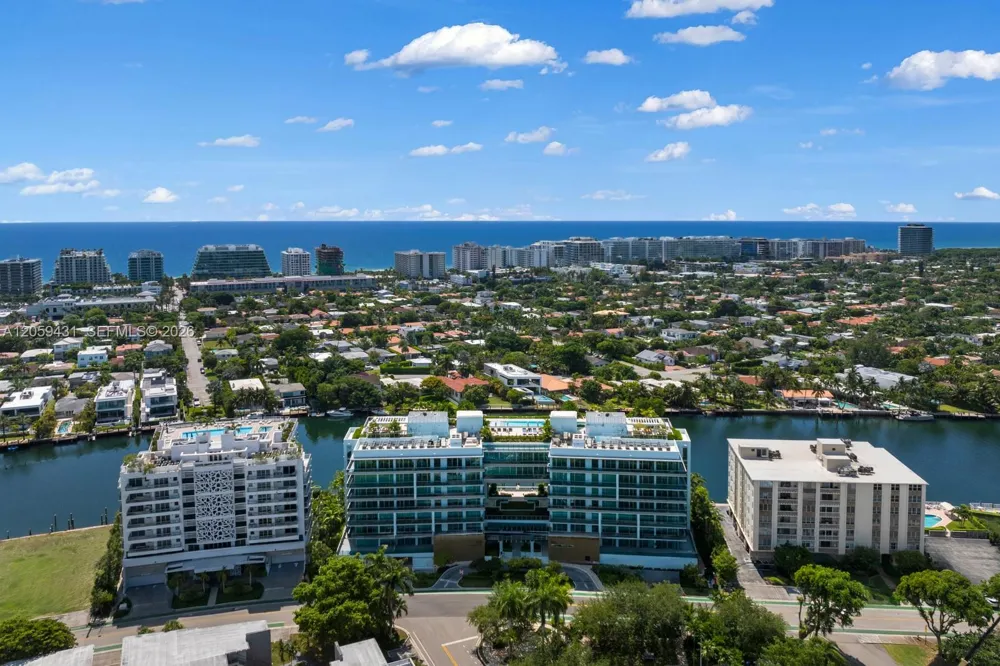 9221 E Bay Harbor Drive #212 Bay Harbor Islands, FL 33154
