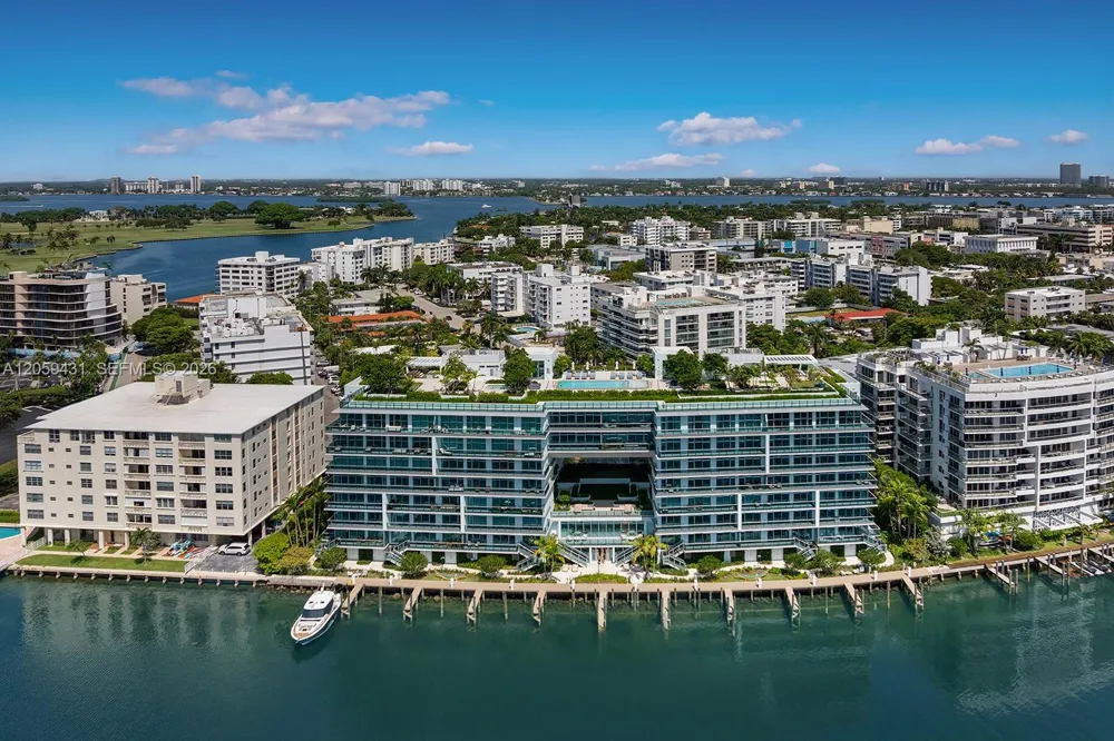 9221 E Bay Harbor Drive #212 Bay Harbor Islands, FL 33154