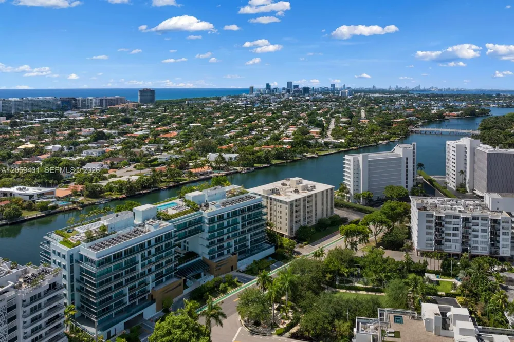 9221 E Bay Harbor Drive #212 Bay Harbor Islands, FL 33154