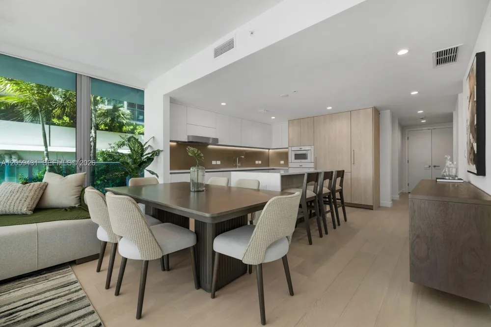 9221 E Bay Harbor Drive #212 Bay Harbor Islands, FL 33154