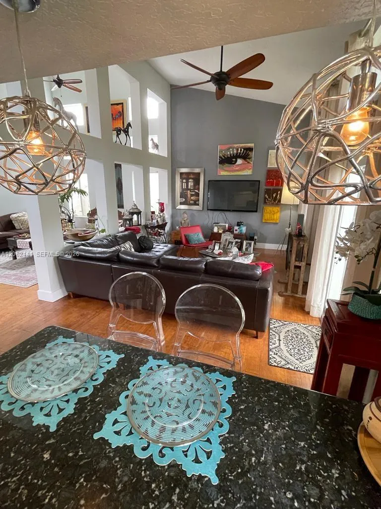 10157 NW 4th St #1 Plantation, FL 33324