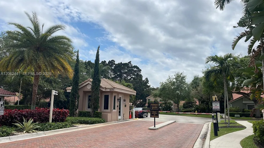 10157 NW 4th St #1 Plantation, FL 33324