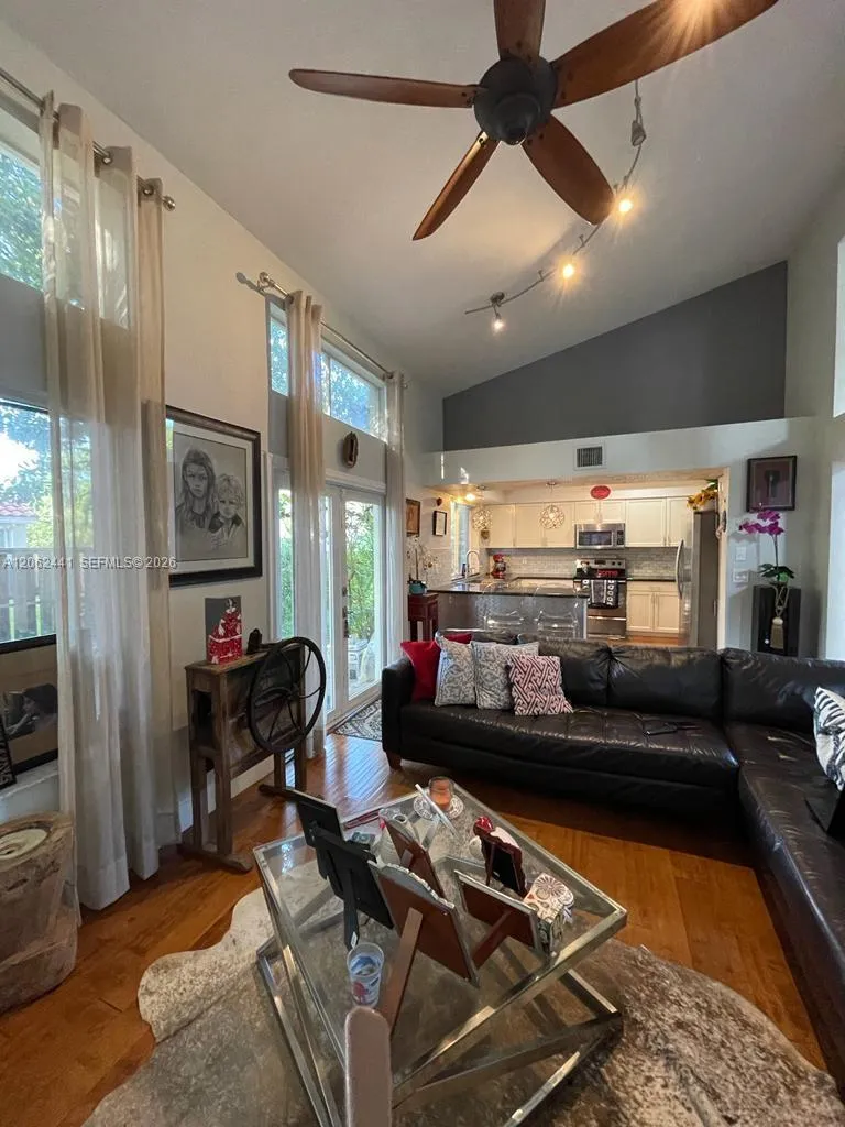 10157 NW 4th St #1 Plantation, FL 33324