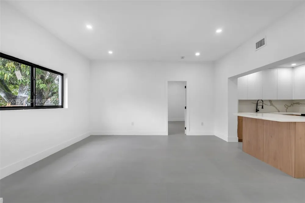 3400 NW 211th St Miami Gardens, FL 33056