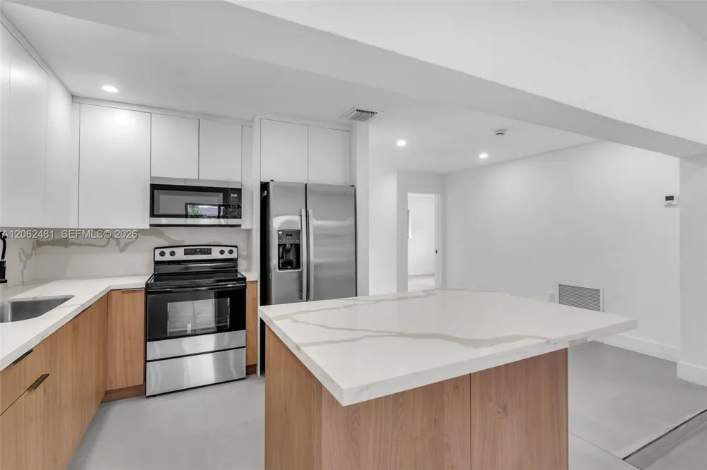 3400 NW 211th St Miami Gardens, FL 33056