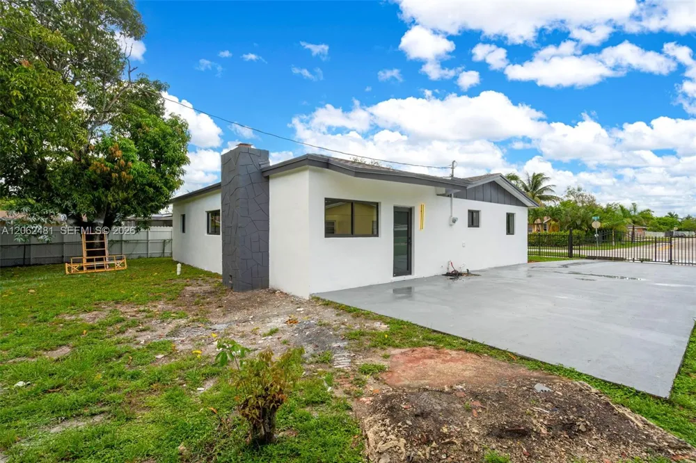 3400 NW 211th St Miami Gardens, FL 33056