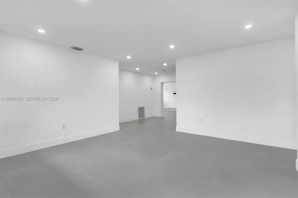 3400 NW 211th St Miami Gardens, FL 33056