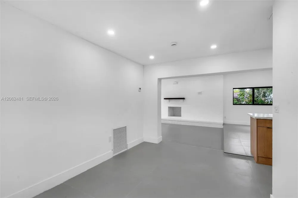 3400 NW 211th St Miami Gardens, FL 33056