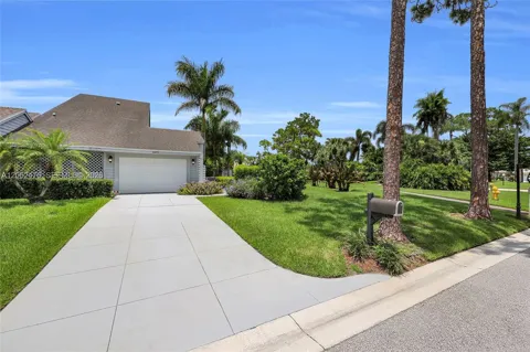 6879 Palm Grove Ct