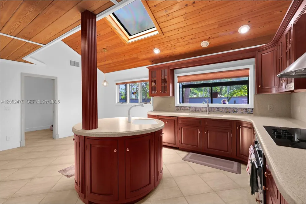 6879 Palm Grove Ct Palm Beach Gardens, FL 33418
