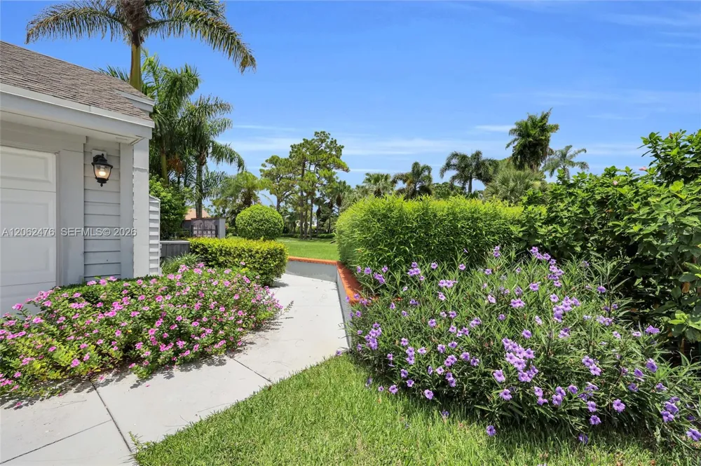 6879 Palm Grove Ct Palm Beach Gardens, FL 33418