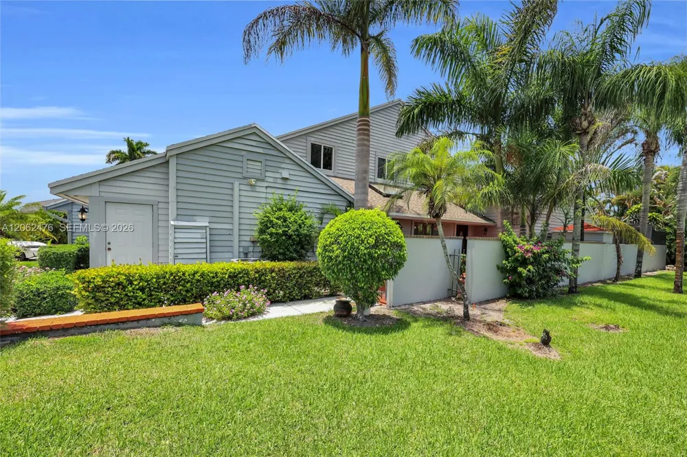 6879 Palm Grove Ct Palm Beach Gardens, FL 33418