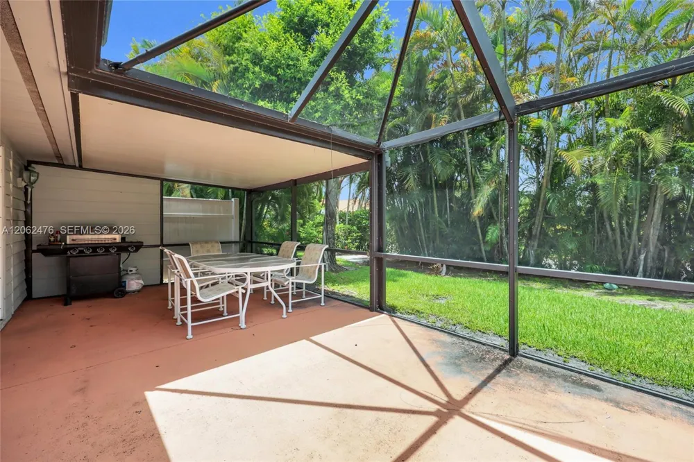 6879 Palm Grove Ct Palm Beach Gardens, FL 33418