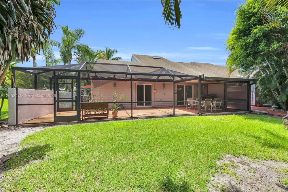 6879 Palm Grove Ct Palm Beach Gardens, FL 33418