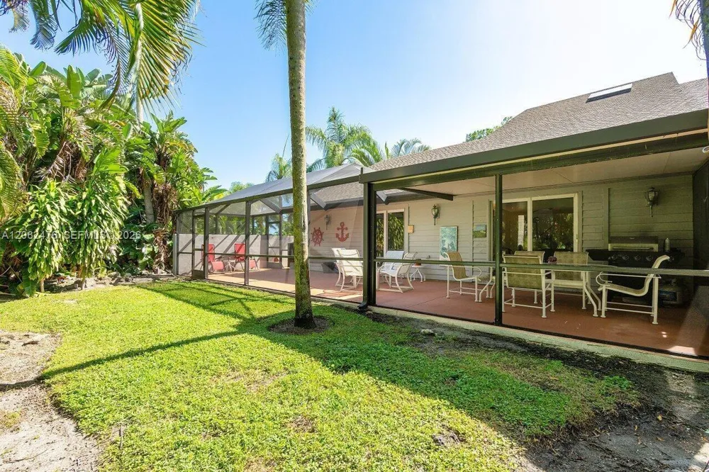 6879 Palm Grove Ct Palm Beach Gardens, FL 33418