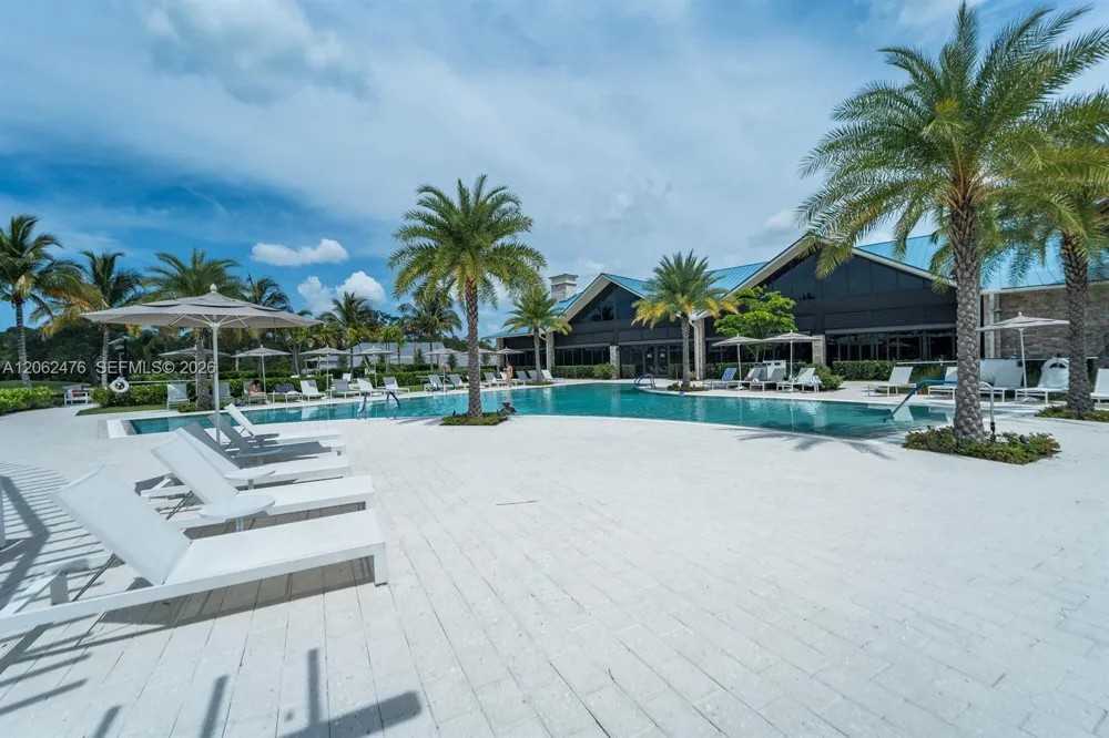 6879 Palm Grove Ct Palm Beach Gardens, FL 33418