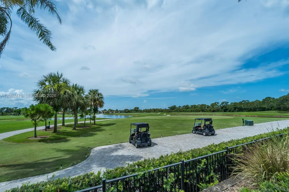 6879 Palm Grove Ct Palm Beach Gardens, FL 33418