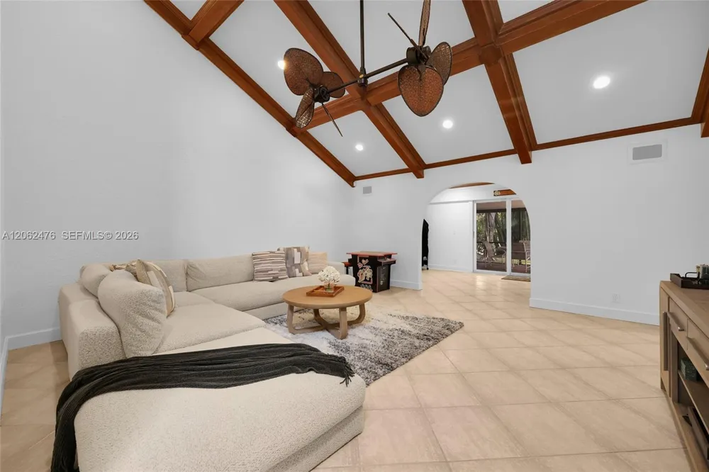 6879 Palm Grove Ct Palm Beach Gardens, FL 33418